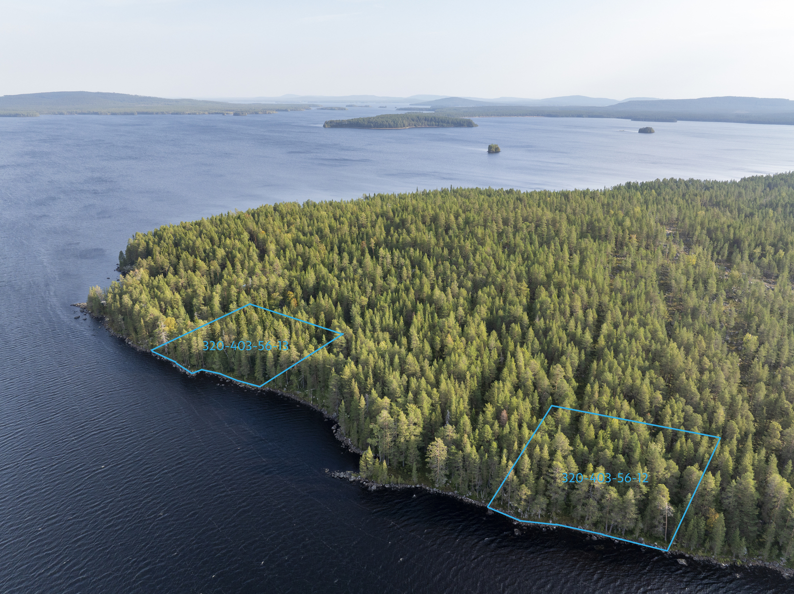 Ilmakuva tontista. Kuva järveltä päin.