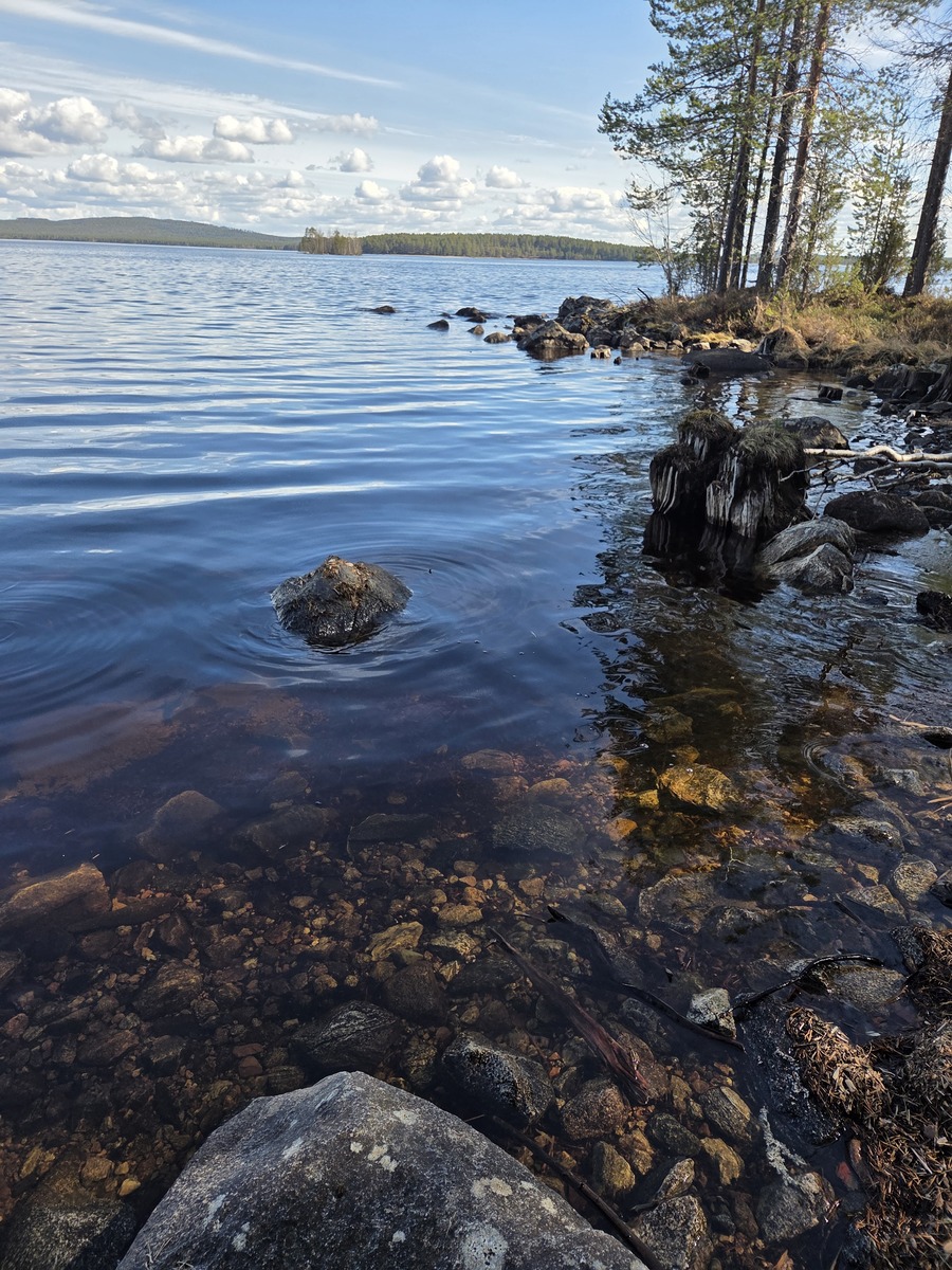 Kivinen/sora ranta.